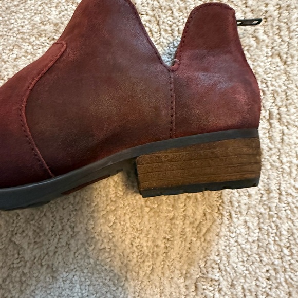 Born Kerri Distressed WesternBurgundy Suede Ankle Booties Size 7.5 M Pre-Owned - Picture 7 of 16